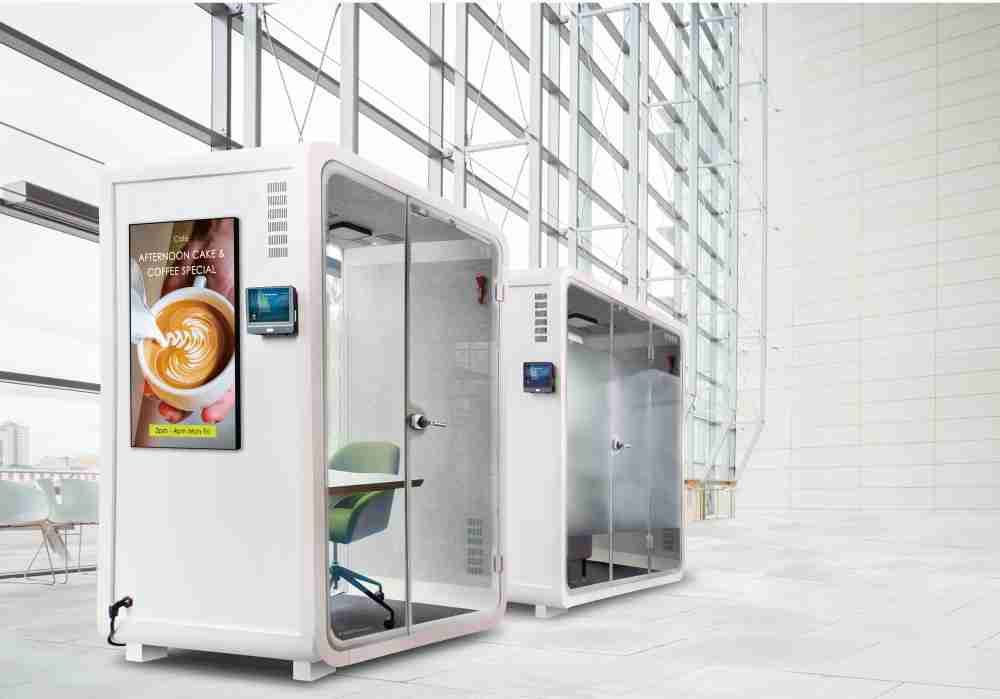 人生就是博子公司达擎之智慧行动办公舱，，采用PDLC智能调光玻璃设计，，，透过通电与断电的电流切换，，，呈现透明与雾面效果，，，，具节能降耗特性并兼顾隐私，，，，确保信息安全