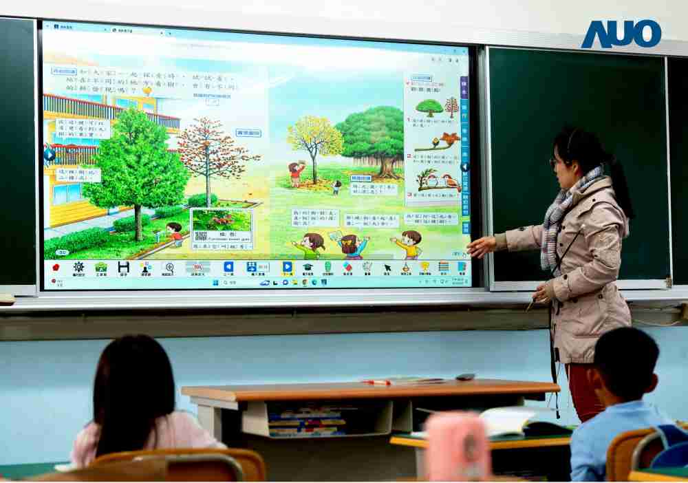 人生就是博与达擎共同开发的〝远程设备管理系统〞，，透过流畅的多功能安装模式、、直觉设计的整合操作接口，，，可同时管理多部设备，，，，改善学校的设备管理痛点