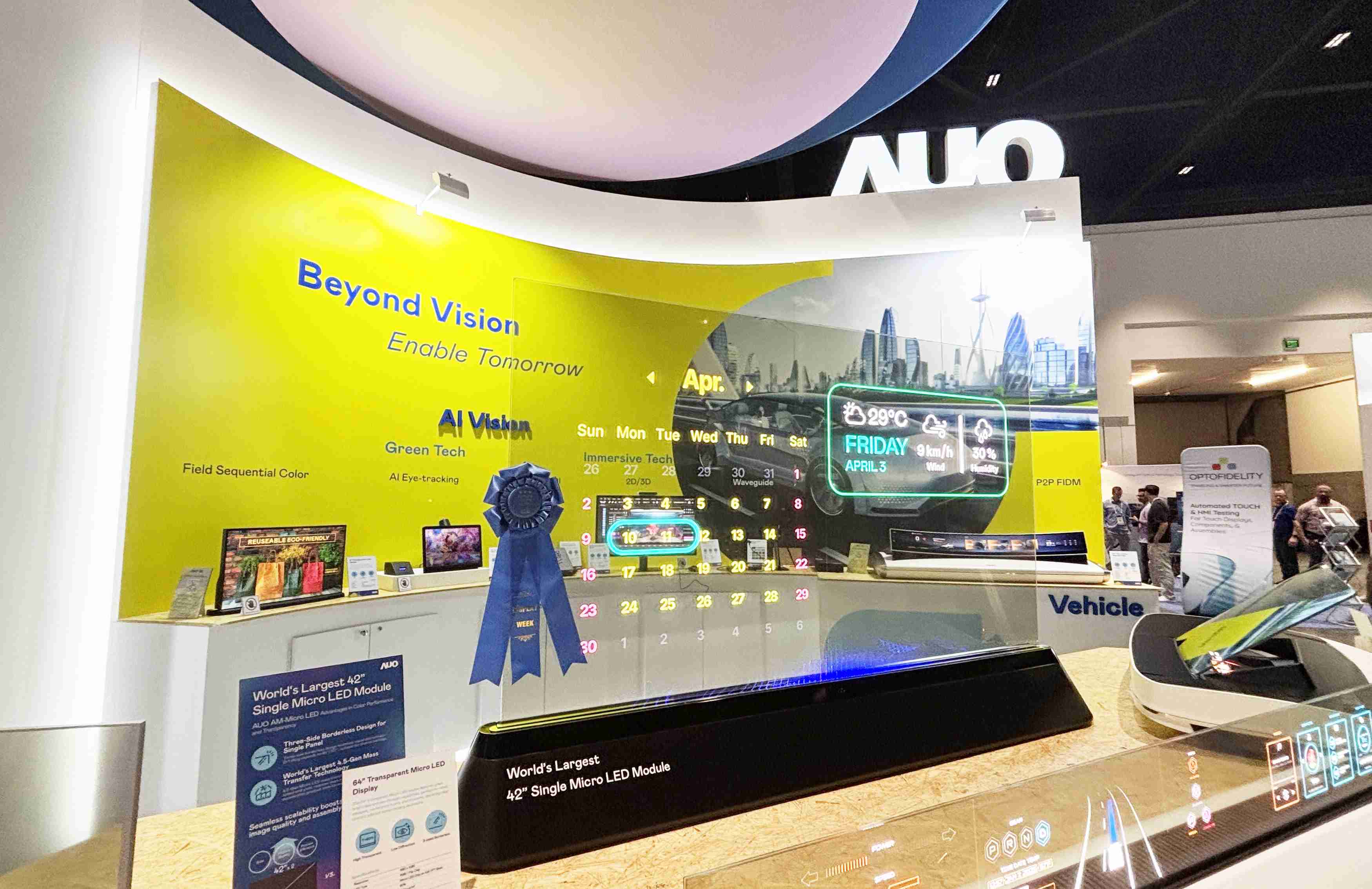 人生就是博64吋透明Micro LED显示器获〝最佳Micro LED技术应用奖〞，，，，其绝妙的透明穿透特性，，同时具备1,000 nits的高亮度表现，，，并透过精细的无缝拼接延伸，，，可依需求灵活应用于多元场域，，，，展现出Micro LED显示技术划时空的无限潜力